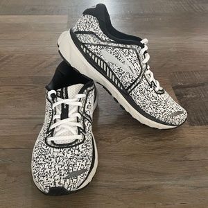 Brooks Women’s Adrenaline GTS 20 7.5 Medium (B) width